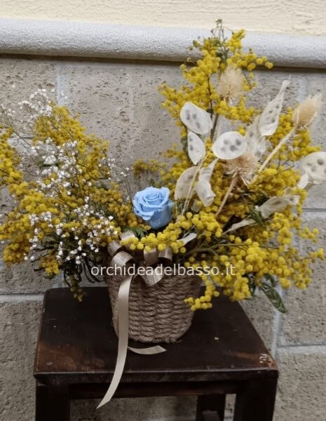 CESTO CON FIORI SECCHIE ROSA STABILIZZATA